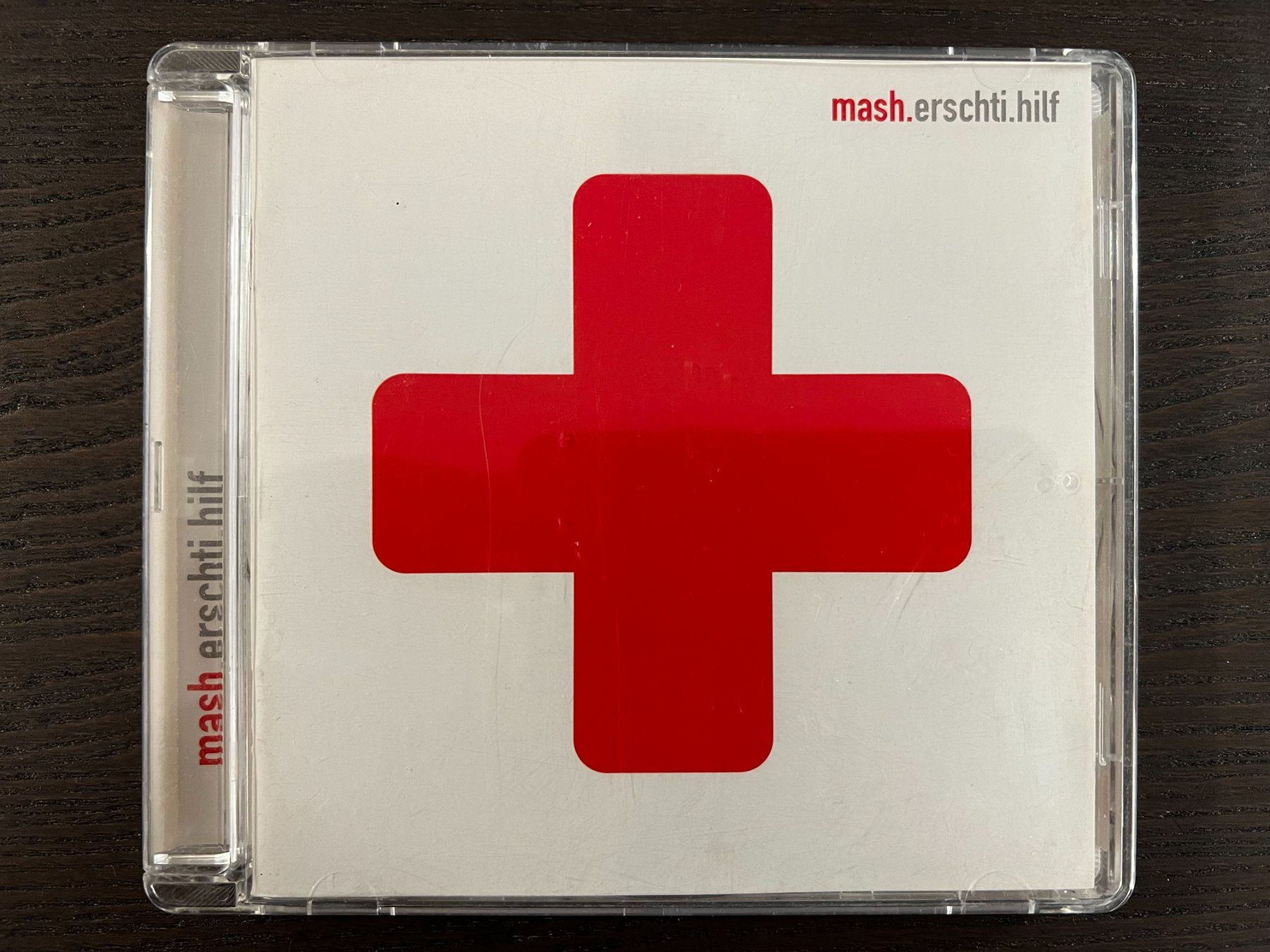 CD: Mash - Erschti Hilf – Usato da Zürich venduto da MusikFreunde