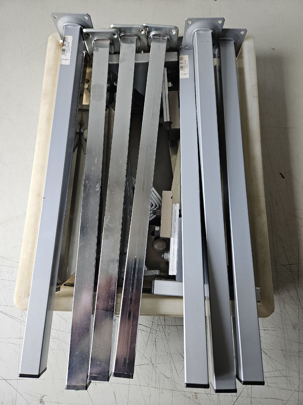 Supporti a parete: VERSCH. WANDKONSOLE/WINKEL,ab  29-. – Usato da Oberburg venduto da znas 3
