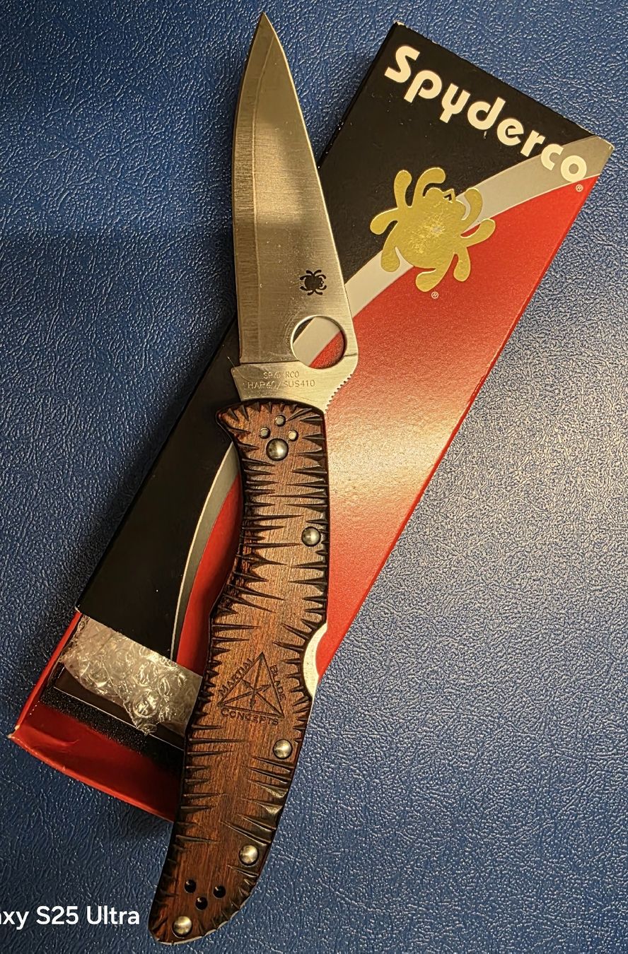 Spyderco Coltelli tascabile: spyderco endura pakkawood  – Nuovo (secondo la descrizione) da Prez-vers-Siviriez venduto da GiovanniTenaglia