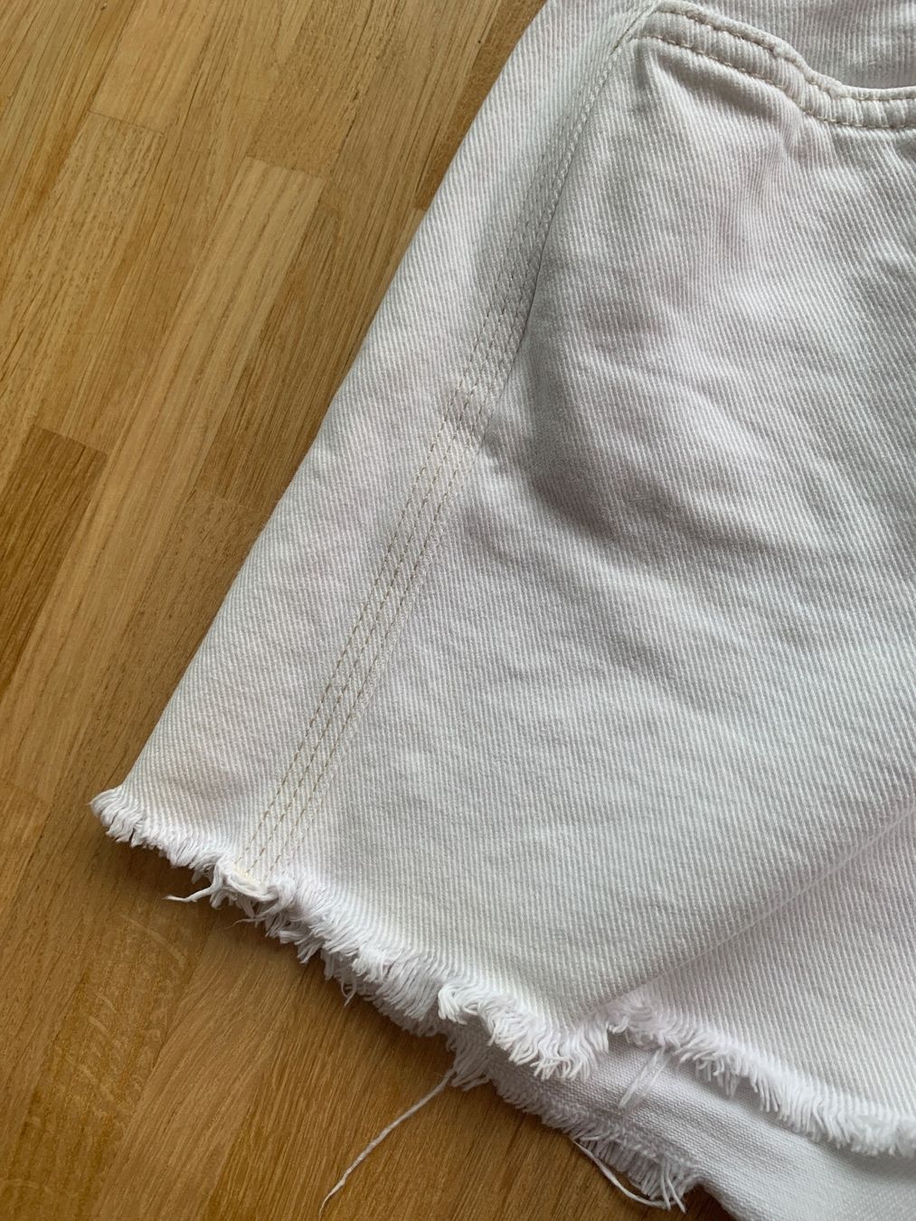Closed Pantaloni: Closed Denim Shorts Jocy-X – Usato da Zürich venduto da MK124 2