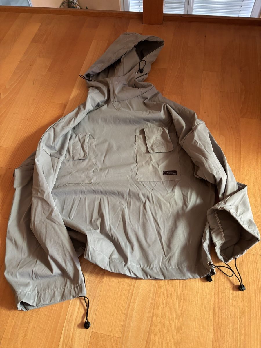 Vestes: Rain Jacket Gray – D'occasion à Chexbres par doe_xns6