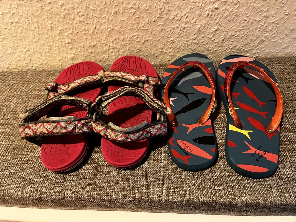 Teva Scarpe per ragazze: Teva Sandals & Flip Flops measure 19cm – Usato da Genève venduto da dmt_y25y 4