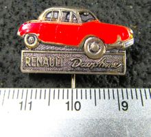 RENAULT DAUPHINE ROT UR-ALT ANSTECKNADEL VINTAGE OLDTIMER