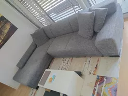 Schönes, ausziehbares Ecksofa