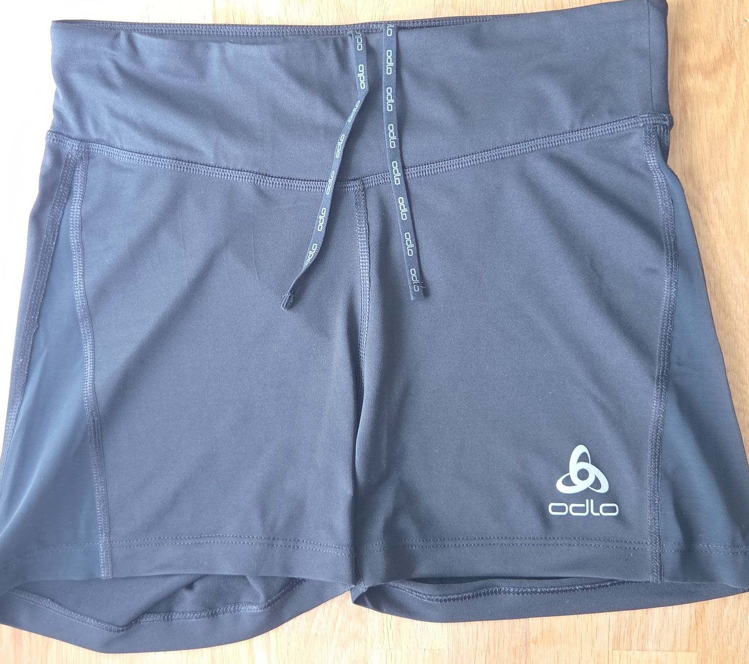 Odlo Pantaloni: Odlo Damen Essentials Mesh Shorts Grösse S – Usato da Luzern venduto da lso_ht7n