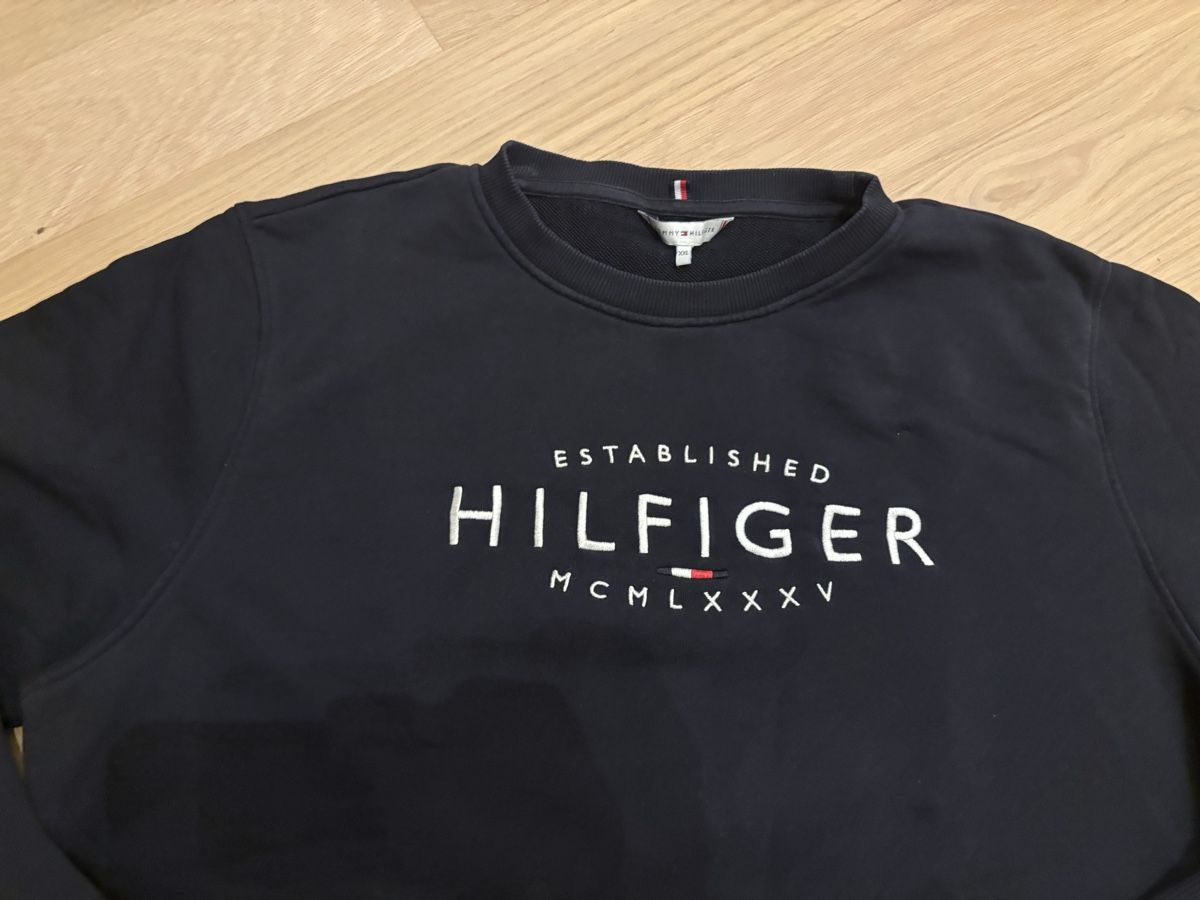 Tommy Hilfiger Maglioni & Felpe: Pullover Tommy Hilfiger  XXL dunkelblau – Usato da Gwatt (Thun) venduto da Bioethanol01 1
