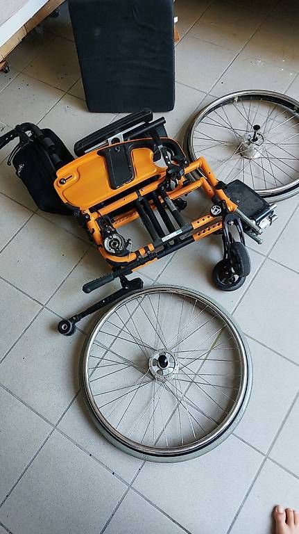 Rollstühle: Ottobock Rollstuhl 45 cm – Gebraucht aus Binningen von mac_zxt7