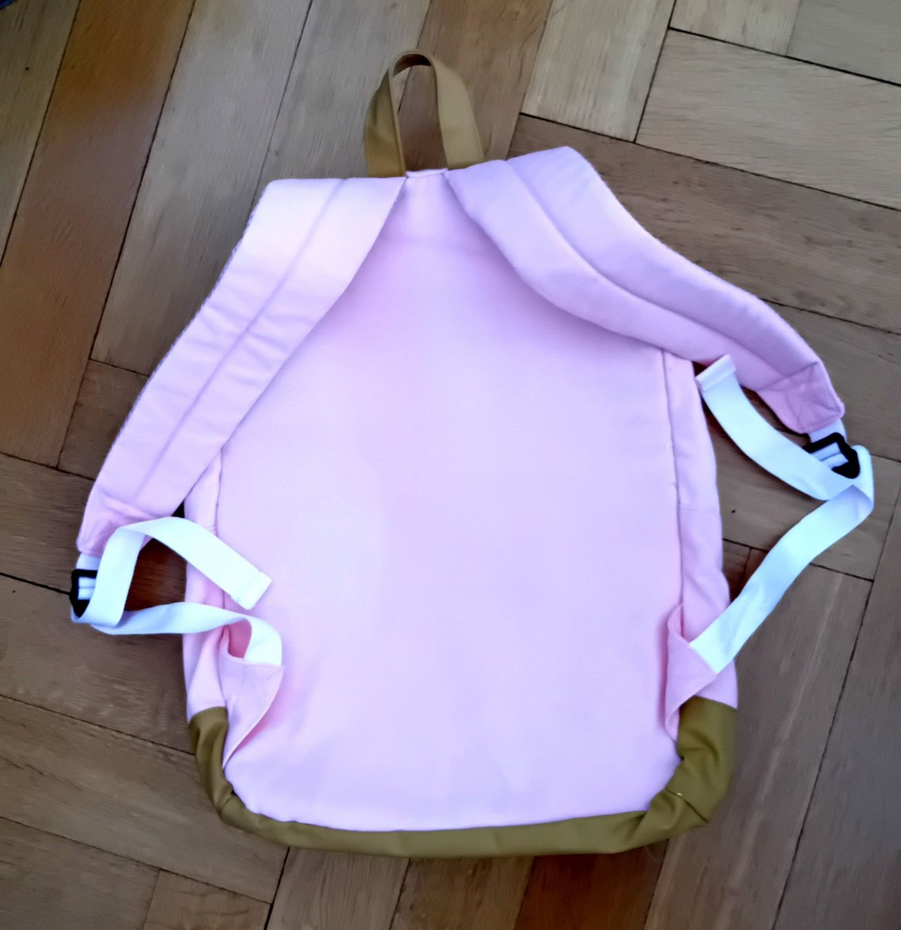 Zaini: Sac à dos rose en tissu RIPNDIP – Usato da Neuchatel venduto da Vlenoble 2