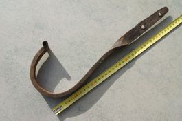 Eisenteile "historisch", geschmiedet: 2 Haken, 1 Bolzen