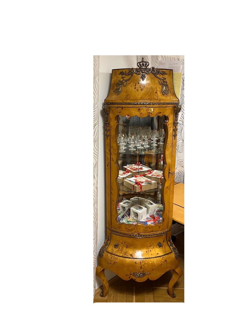 Vetrine: Barock Vitrine Eckvitrine Eckschrank Barockstil Messing – Usato da Gemünden venduto da GEUENWALD