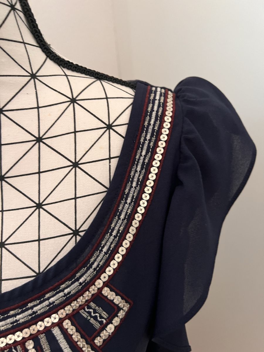 Top: Top bleu marine orné de perles et sequins. – Usato da Gland venduto da choupon 3