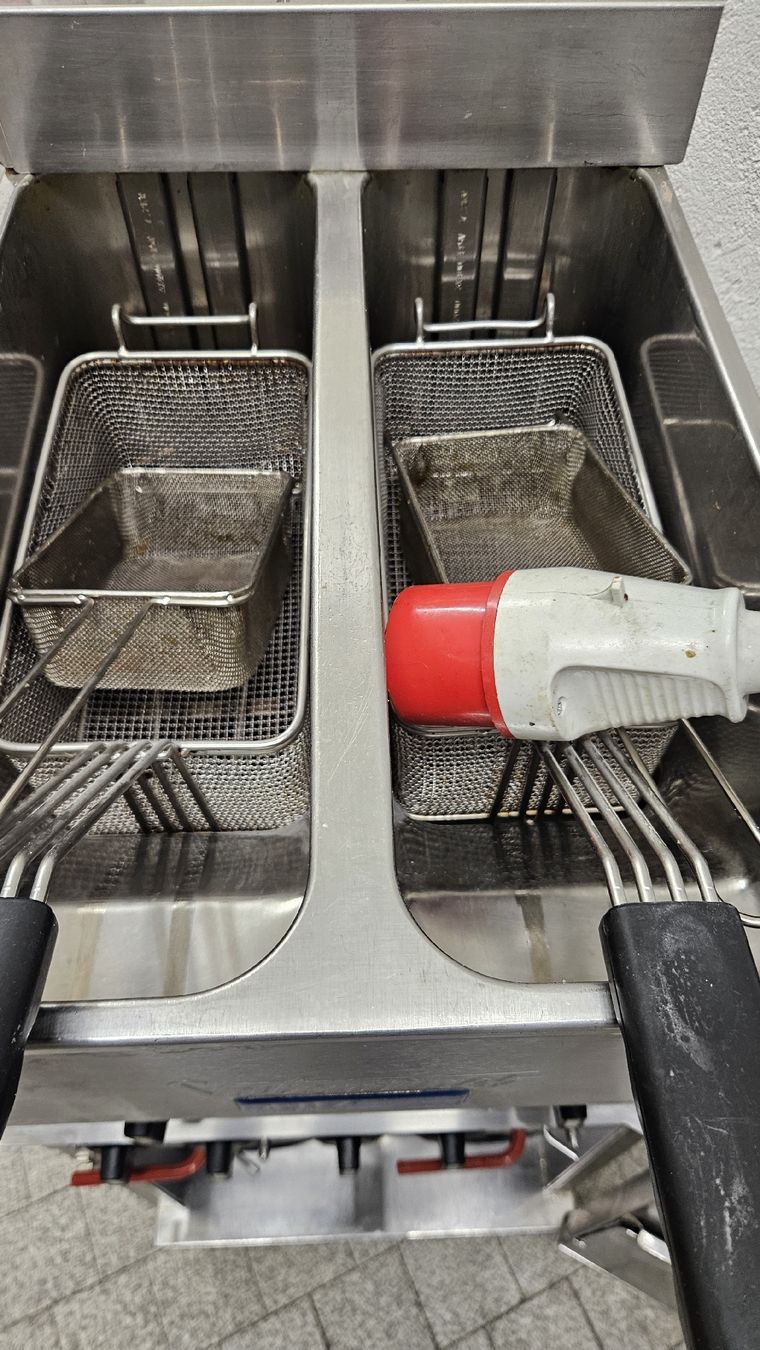 Elettrodomestici da cucina: Verschiedene professionelle Küchengeräte – Usato da Davos Platz venduto da Metler70 2