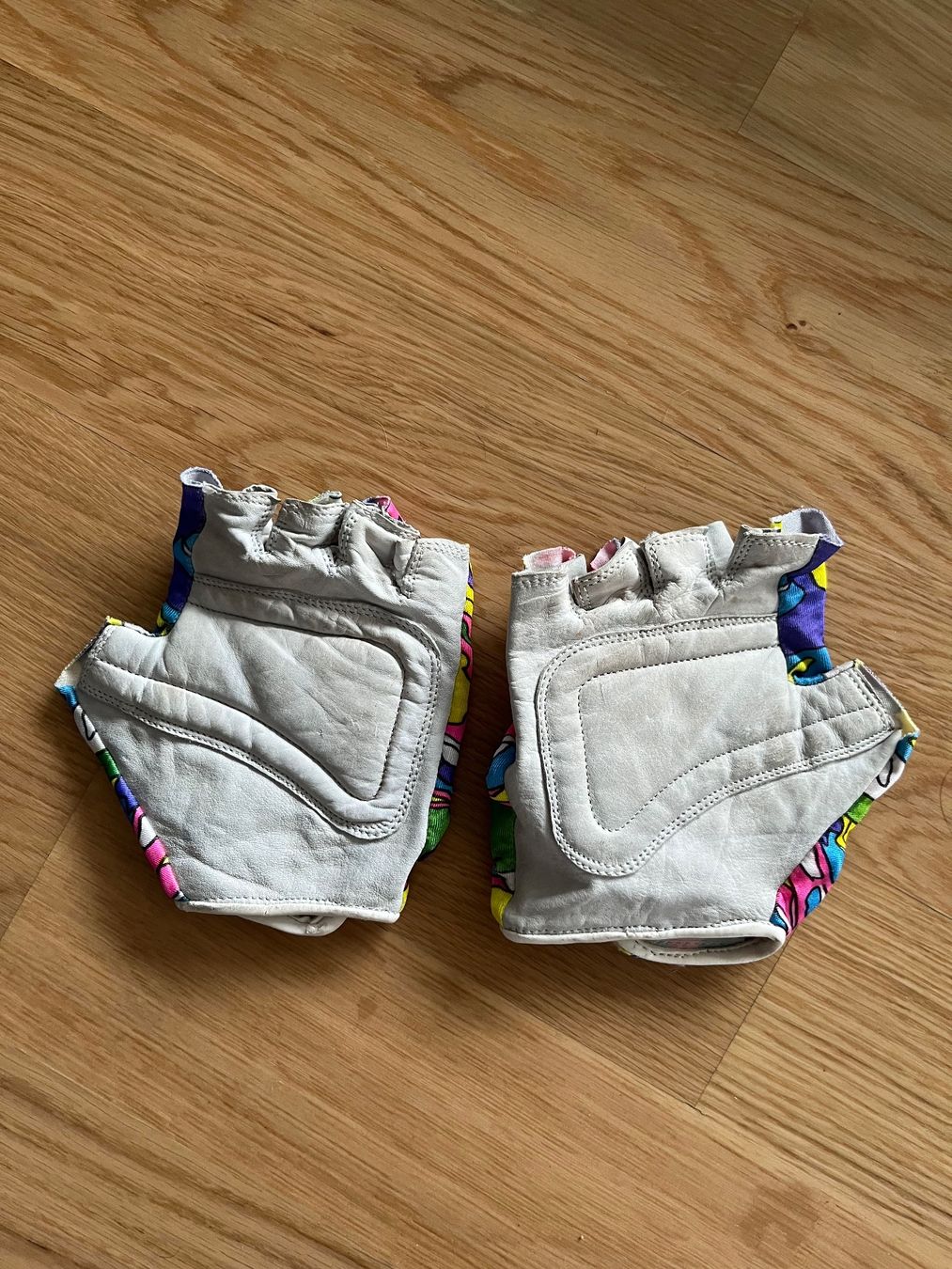 Guanti & manicotti: Vintage-Fingerhandschuhe – Usato da Uster venduto da r_mendes 1
