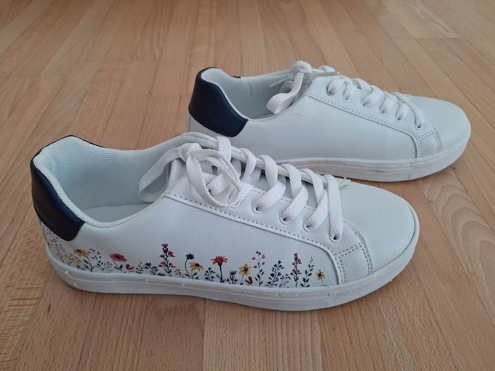 Graceland Damenschuhe: Weisse Frühlings-Sneakers, Grösse 39 – Gebraucht aus Landquart von gra_w9jz