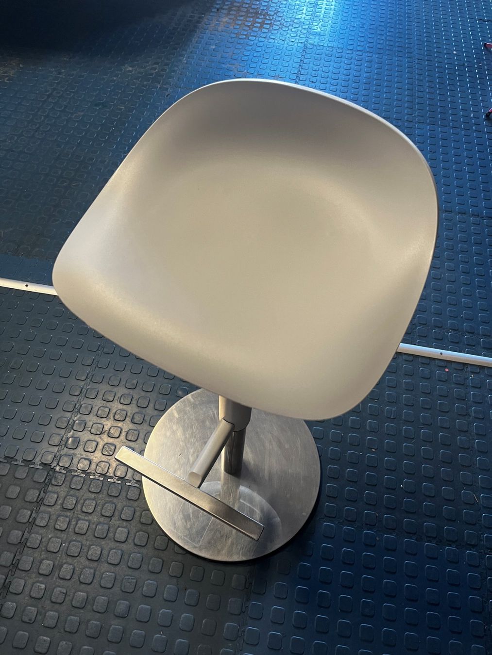 Ikea Sgabelli: Barhocker höhenverstellbar hellgrau Metall gebraucht – Usato da Gränichen venduto da Oldi67 2