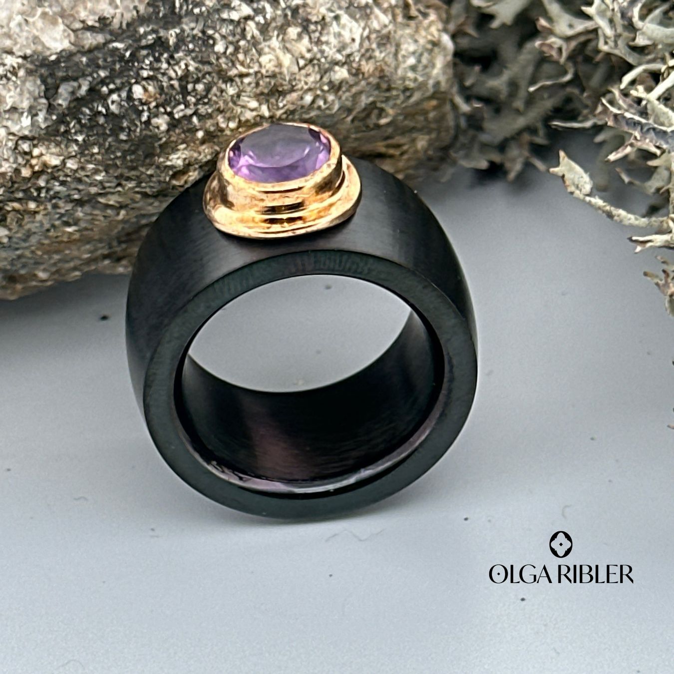 Olga Ribler Anelli: Edelstahl Ring mit Amethyste,  Ringgrösse 57 – Nuovo (secondo la descrizione) da Luzern venduto da Schmuckoutlet 6