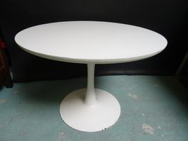 TISCH RUND WEISS CA.1960