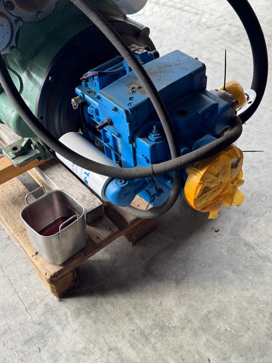 Motoren: Schiffsdieselmotor mit Hydraulikmodul – Gebraucht aus Port von kutkel 4