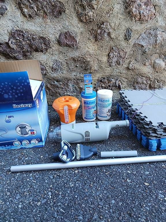 Bestway Schwimmbad: Piscine Bestway + accessoires – Gebraucht aus Le Mont-Pèlerin von Tonxr 2