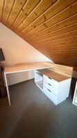 Schreibtisch mit Schubladen weiss holzfarben gebraucht