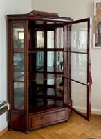 Grosse Mahagoni Eck-Vitrine ca. 1860/70