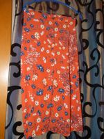 Rock von H&M, Gr. 34, rot geblümt