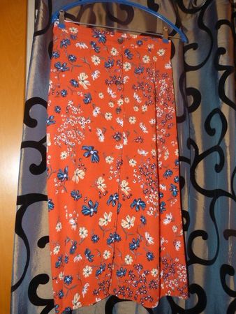 Rock von H&M, Gr. 34, rot geblümt