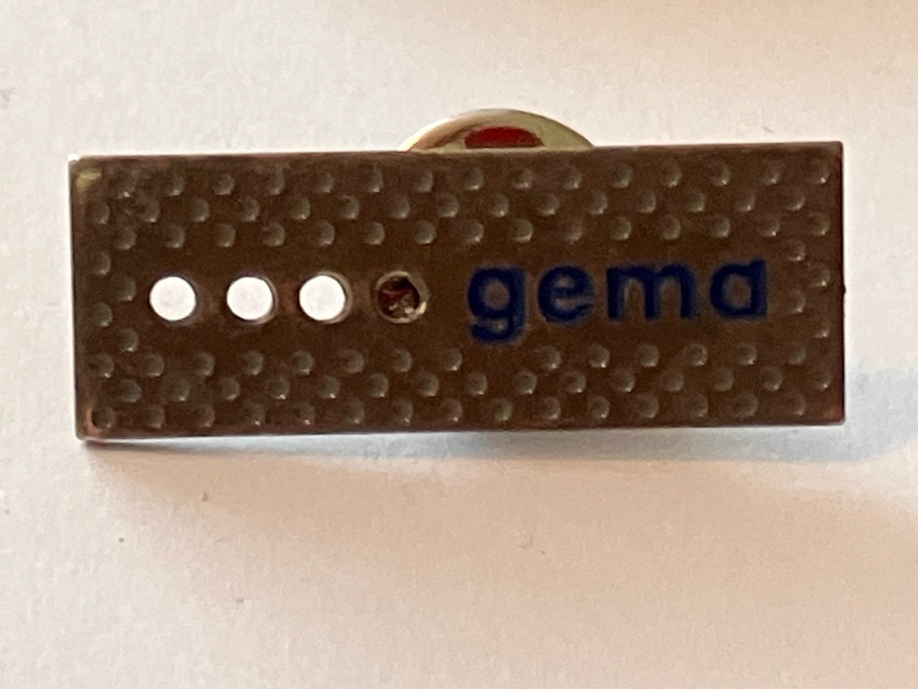 Placchette & Badge: 1 Pin Gema – Usato da Basel venduto da djwwpp