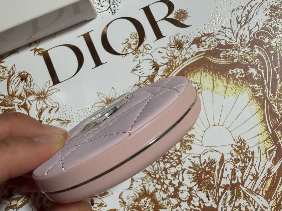 Specchi: Dior Beauty Heart-Quilted Compact Mirror – Nuovo e nell'imballaggio originale da Luzern venduto da sas_r89l 2