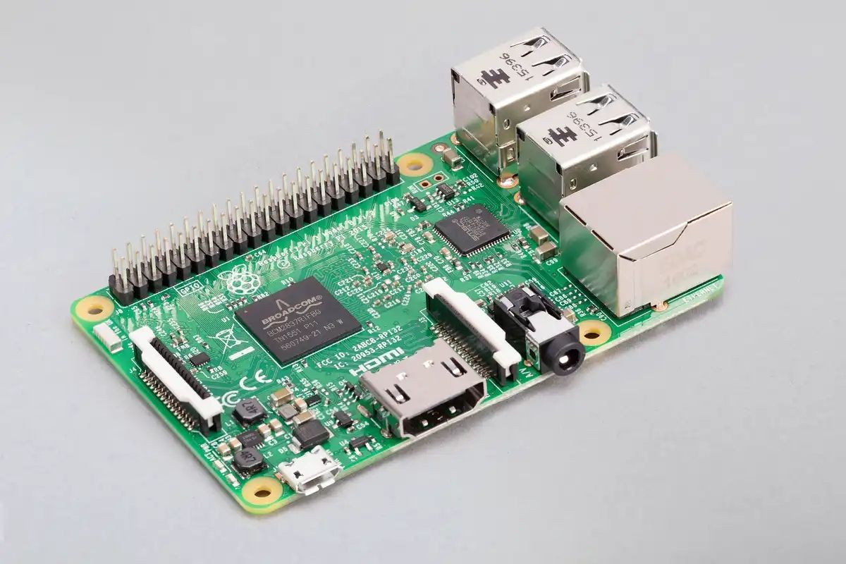 Raspberry Pi PCs: * Raspberry Pi 3 Model B mit Netzteil & Gehäuse – D'occasion à Egolzwil par MaMoro 2