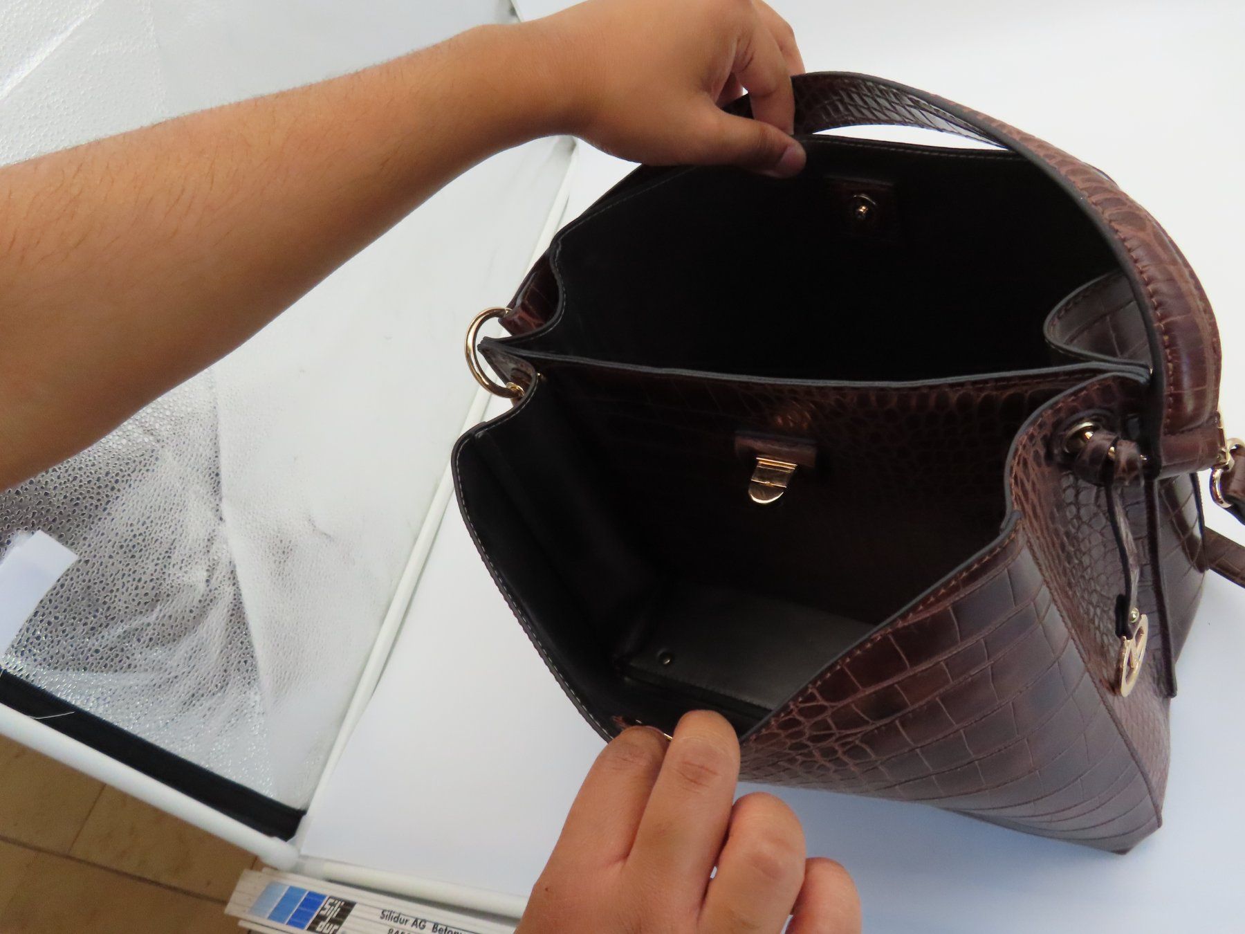 L.Credi Borse: L.CREDI Handtasche aus Krokodil-Imitat – Usato da Reinach BL venduto da WBZ-Flohmarkt 9