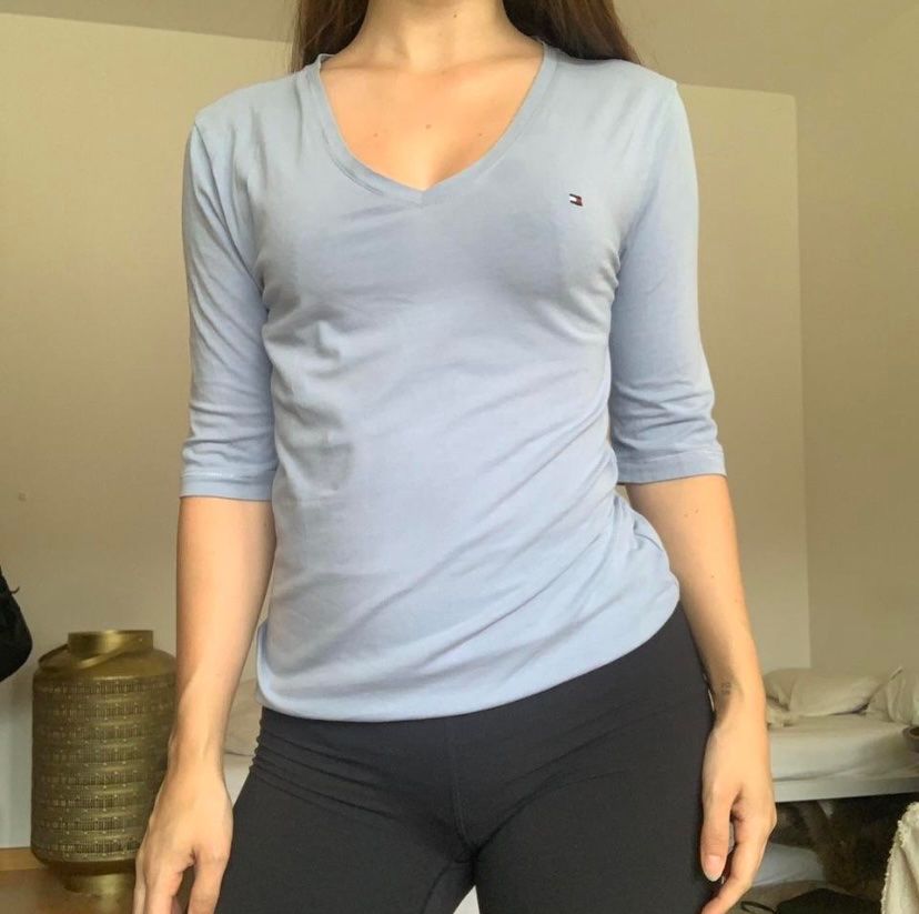 Tommy Hilfiger Top: Blaues Tommy Hilfiger Top – Usato da Bern venduto da sel_v6l2