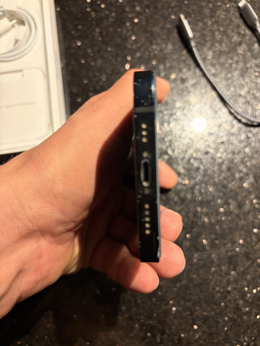Apple Portables: iPhone 12 128 – D'occasion à St- Blaise par Gian73 2