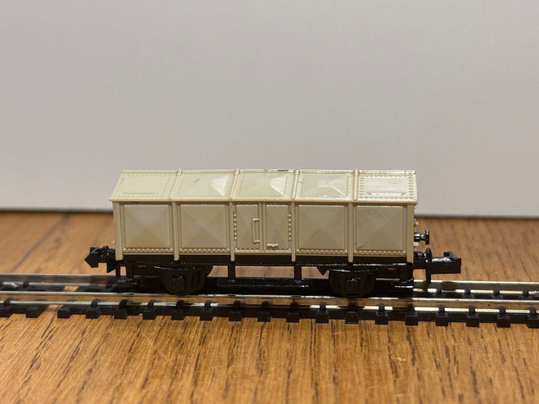 Modellini di ferrovie: e1408: Güterwagen (Spur N) – Usato da Birsfelden venduto da Birs_25 1