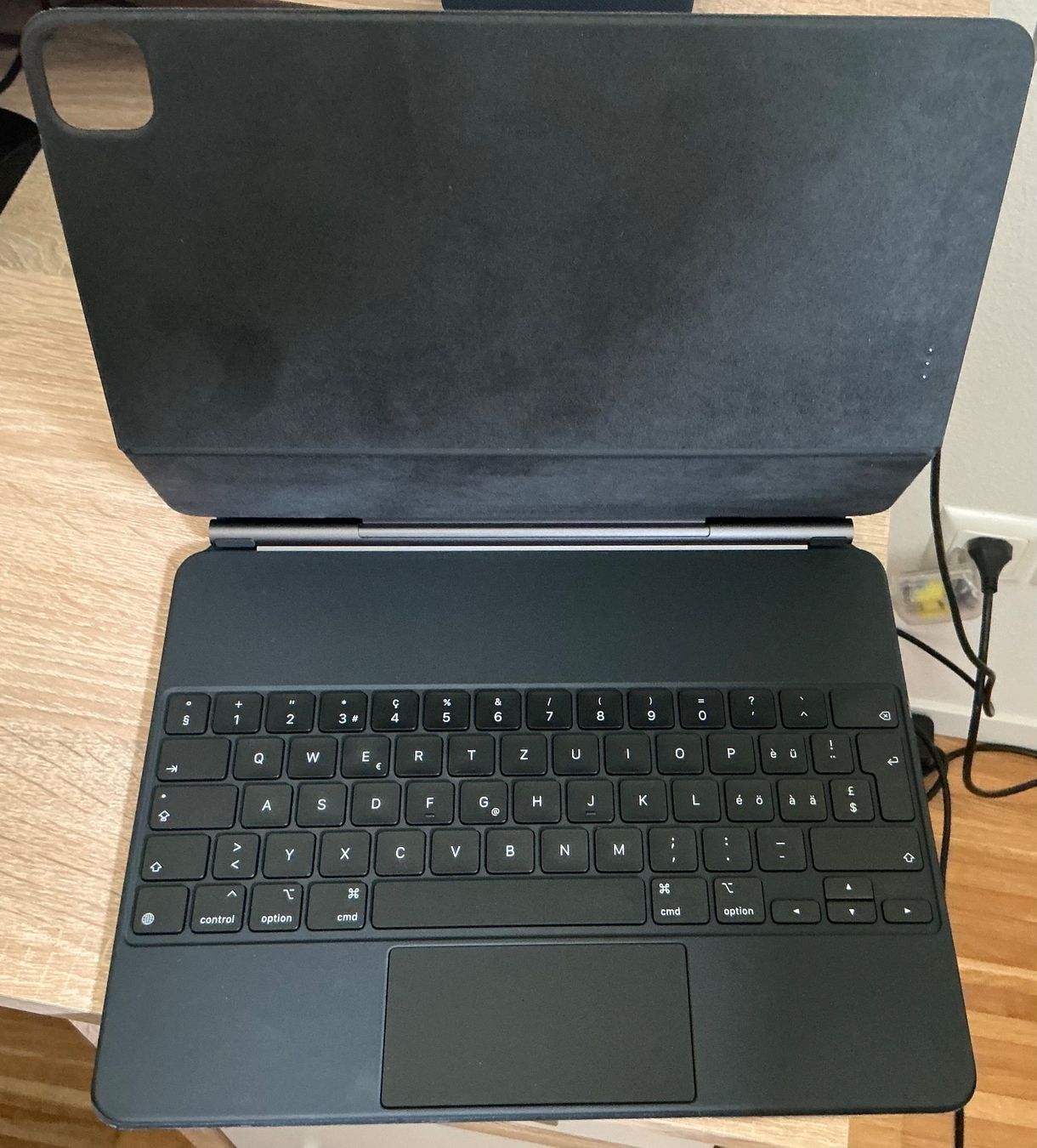 Apple Tastiere: Apple Magic Keyboard, iPad Pro 12.9/ iPad Air 13 – Usato da Bern venduto da Mcurieux