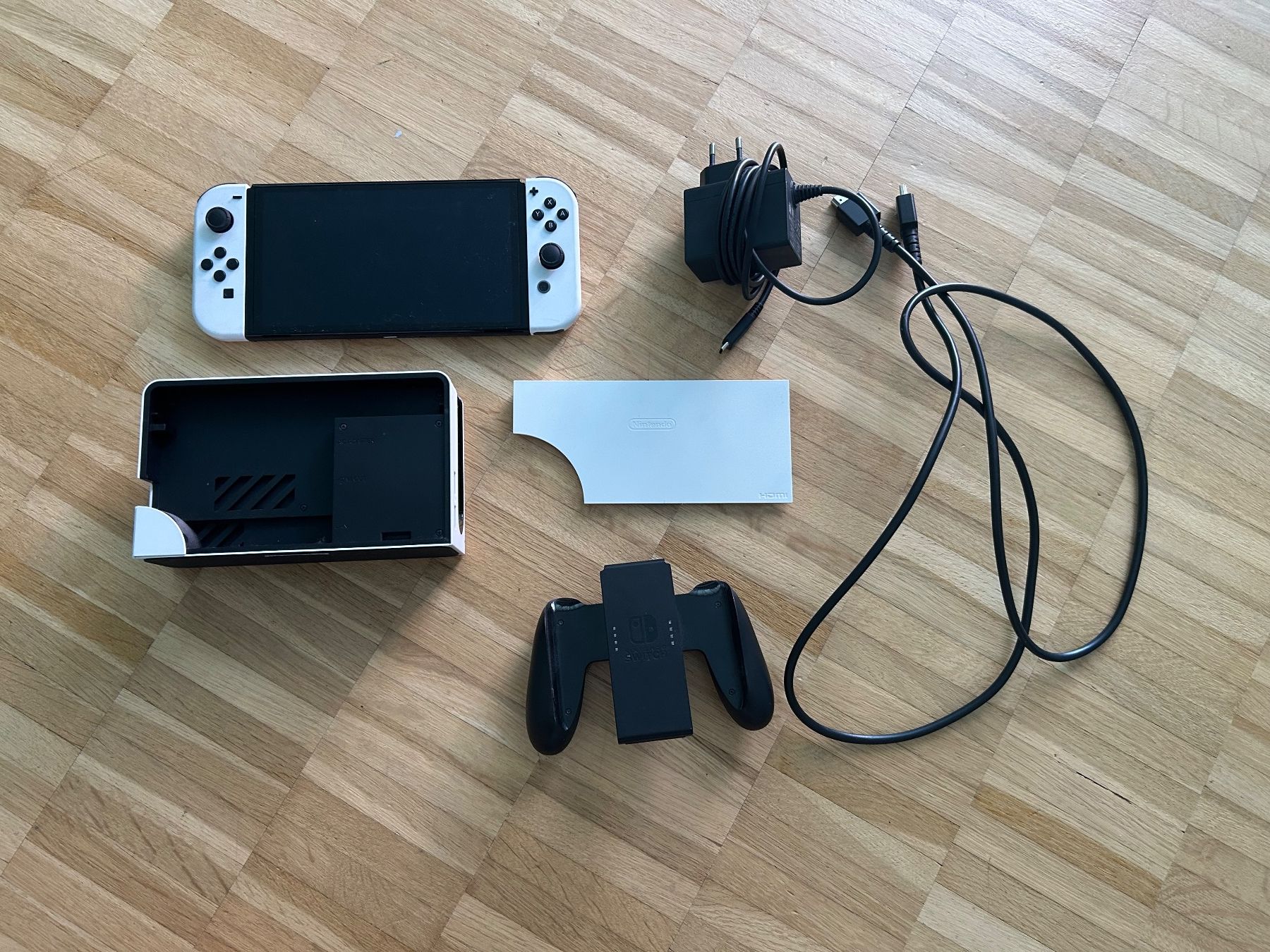 Nintendo Konsolen: Nintendo Switch Oled in weiss – Gebraucht aus Wabern von Anamae 1