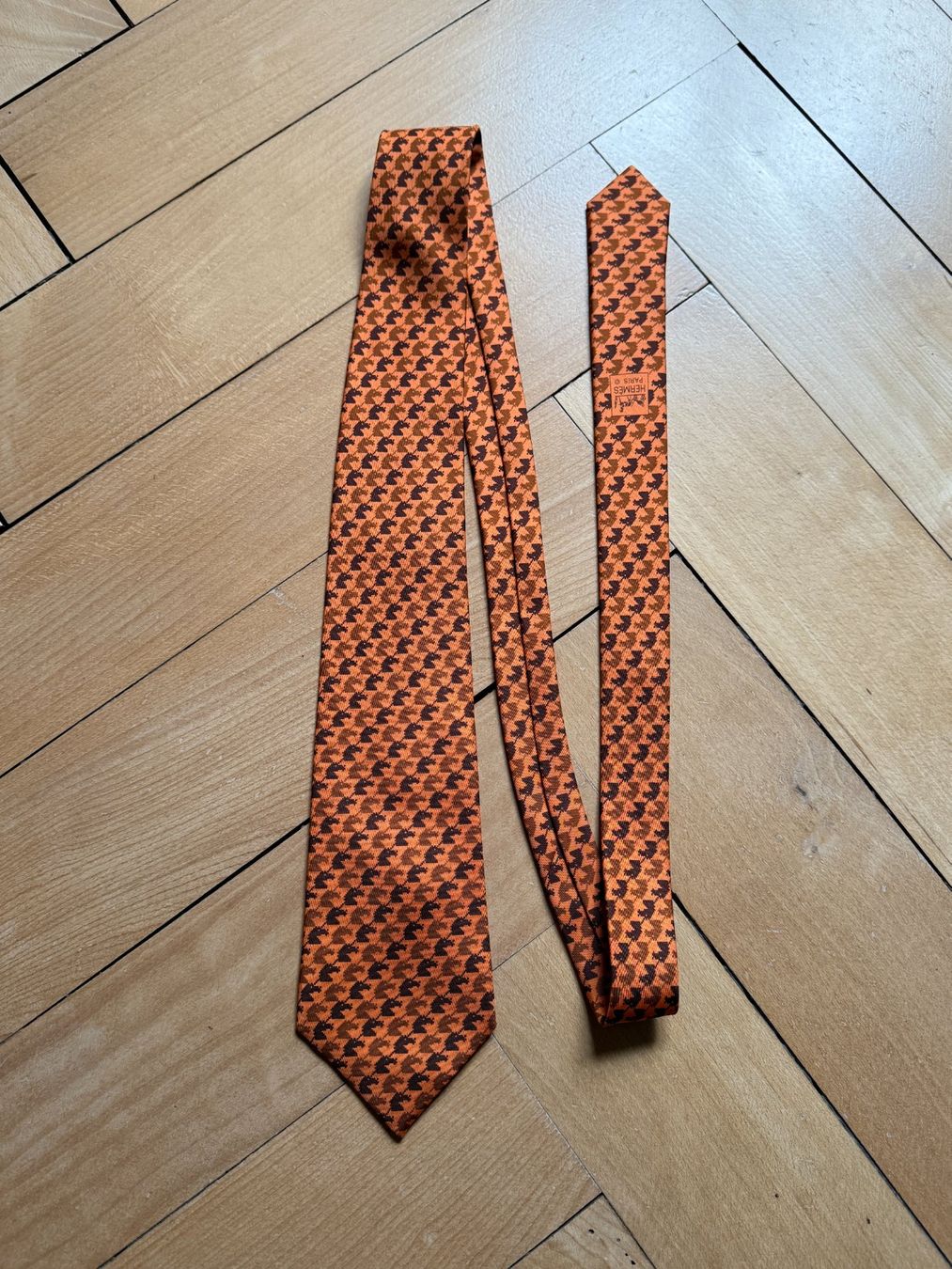 Hermès Krawatten: HERMÈS - Seide Krawatte orange mit Pferden – Neu (gemäss Beschreibung) aus Zürich von Diazaio