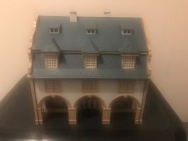 Faller 194920  Kaufhaus mit Arkadengang und Ladengeschäften