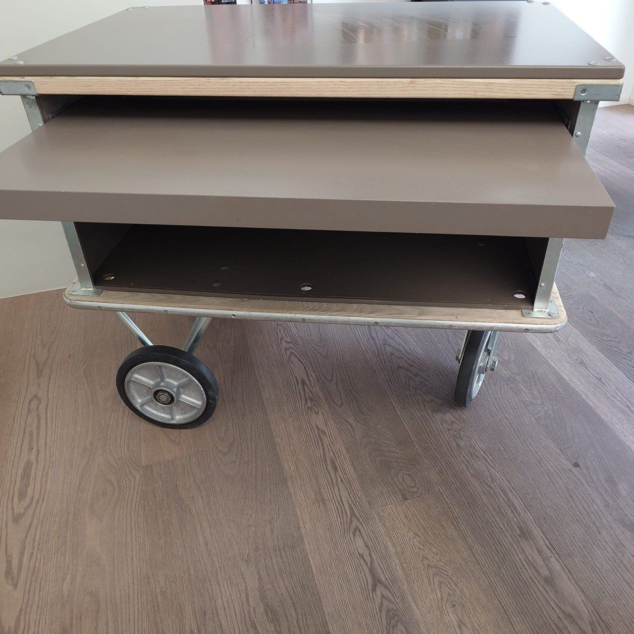 Scrivanie: "Unikat Postwagen" - Designmöbel für PC – Usato da Stettlen venduto da musicman_68 2