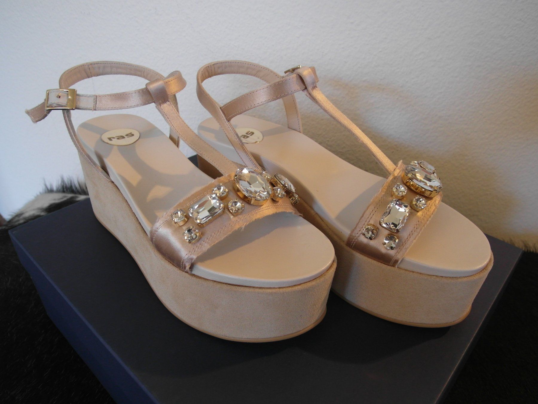 Scarpe da donna: RAS Plateausandalen sand 37 – Nuovo e nell'imballaggio originale da Luzern venduto da schuhparadies159 2
