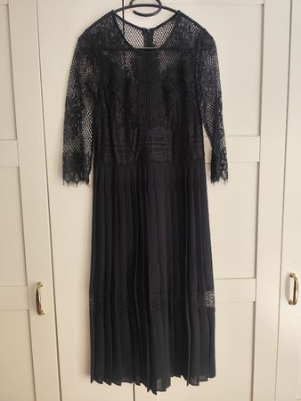 Spitze Kleid mit Plissee 1x getragen GR 38