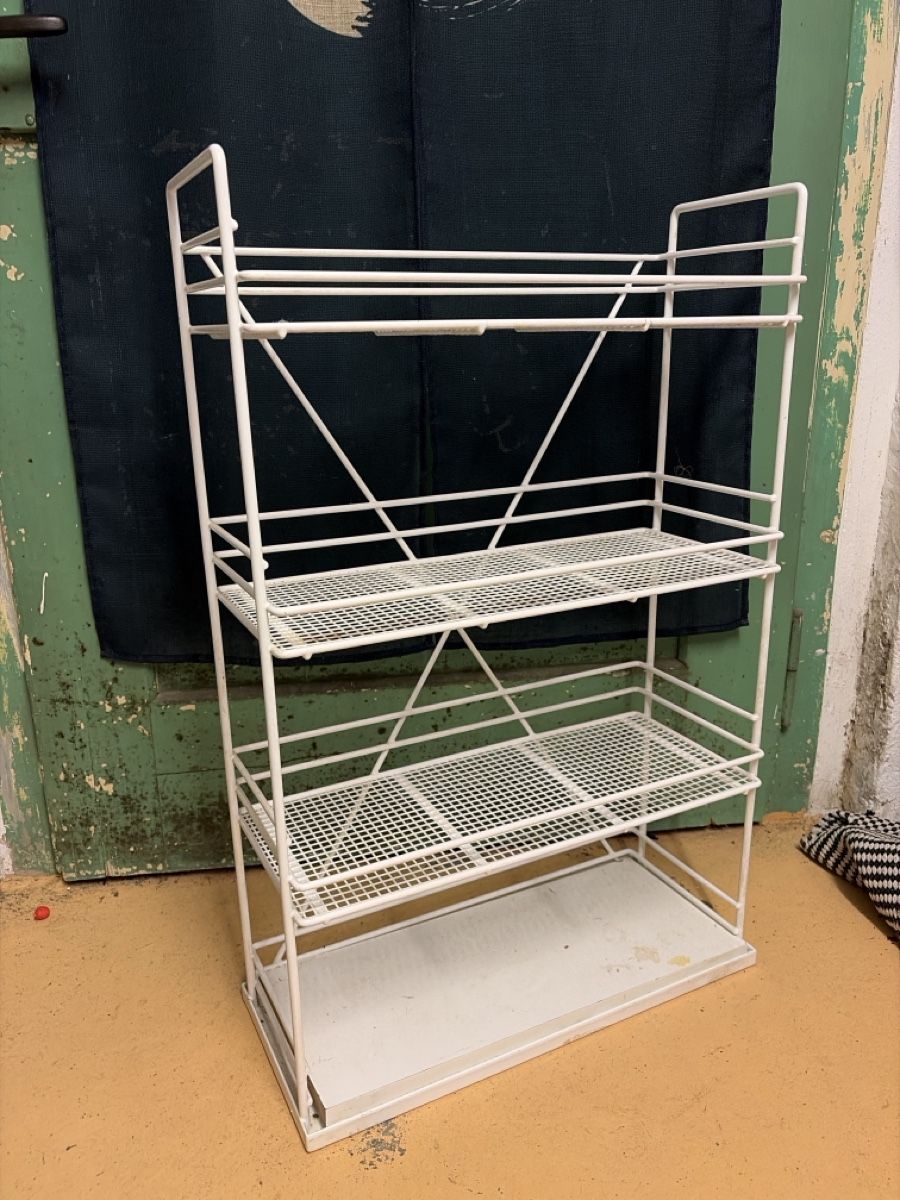 Scaffali: vintage metall regal – Usato da Solothurn venduto da ee_na