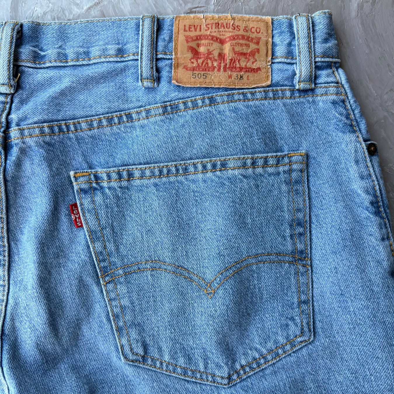 Levi's Jeans: Levi's Classic Blue Denim Shorts – Usato da Thônex venduto da Suisse.Shopping 5