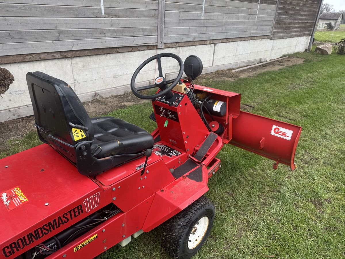Toro Tagliaerba: Rasentraktor mit Schneepflug Toro Grundmaster Westermann – Usato da Winden venduto da farmalld439 4