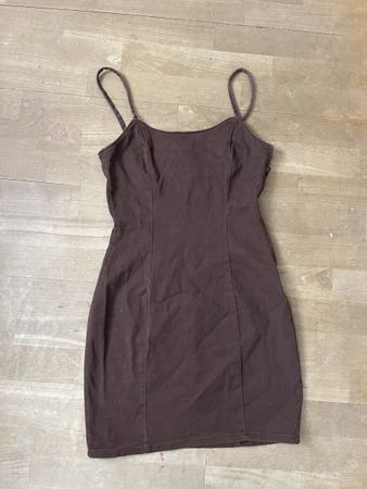Braunes Kleid aus Jeansstoff