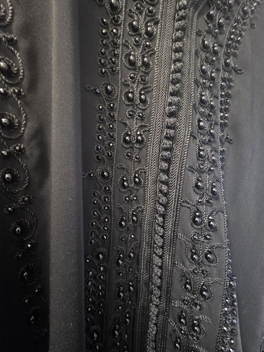 Vestiti: Caftan noir élégant, broderie délicate – Nuovo (secondo la descrizione) da Fribourg venduto da shp_kcq8 1