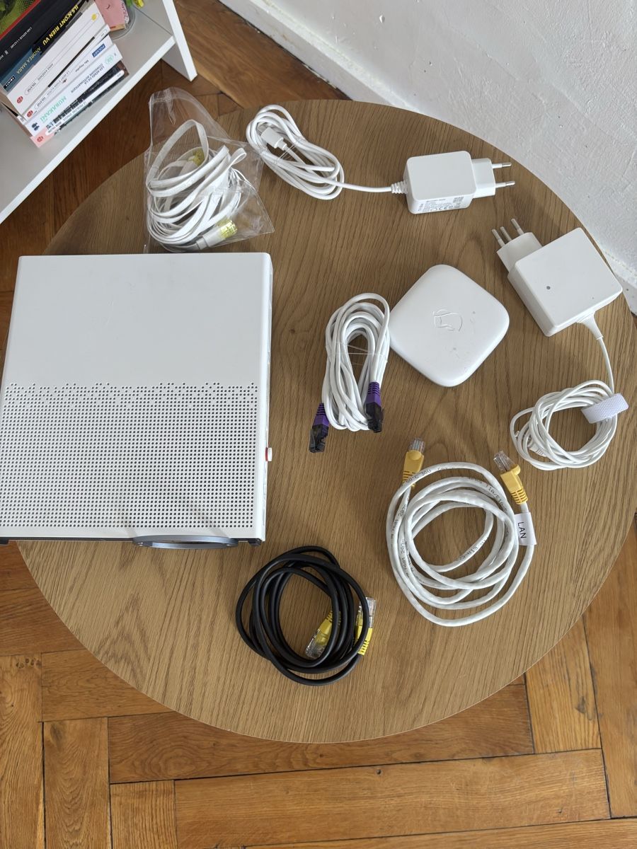 Swisscom Modems & Routeurs: Kit Routeur Wi-Fi + TV box Swisscom  – D'occasion à La Chaux-de-Fonds par DANIELA19961996