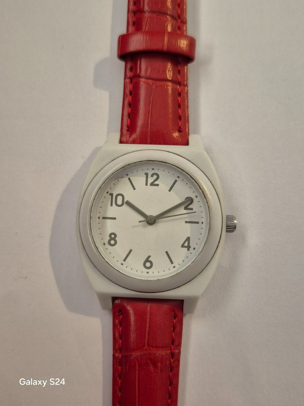 Orologi: Vintage-Uhr mit rotem Armband, einzigartiger Stil! – Usato da Losone venduto da bal_gfp6 2