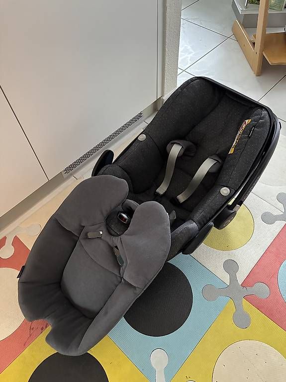 Maxi-Cosi Seggiolini per auto: Kindersitz Babyschale Maxi Cosi mit 2 Stationen Auto – Usato da Birmensdorf ZH venduto da Niller01 2
