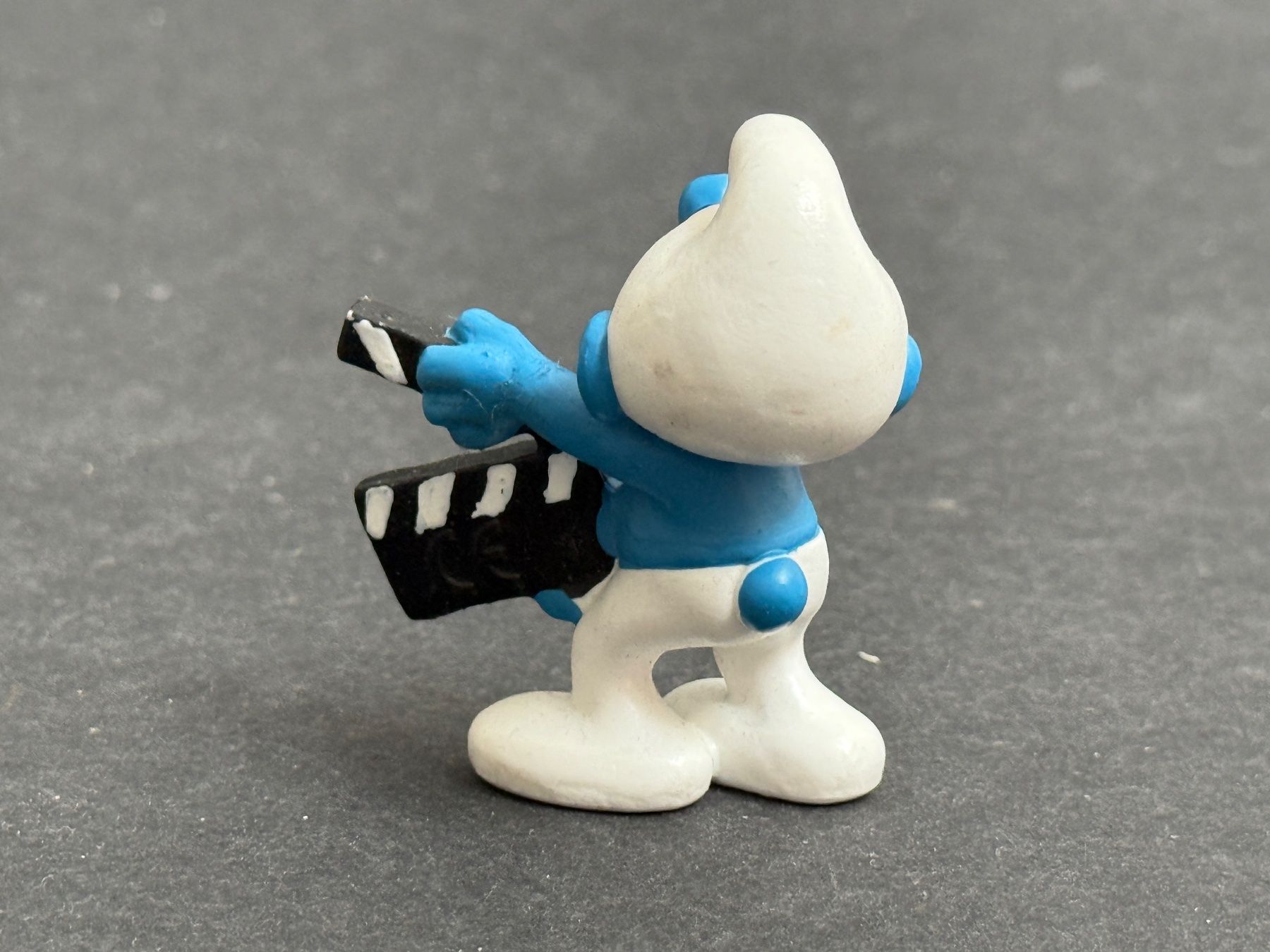 Schleich Statuette: Schleich 20710 Schlumpf mit Klappe 2003 – Usato da Ennetbaden venduto da mapa05 2